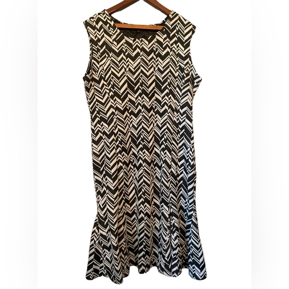 true envy Dresses & Skirts - True Envy Black and White  Sleeveless Dress